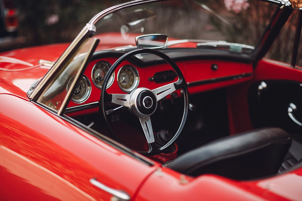 What You Should Know About Classic Car Windshield Replacement