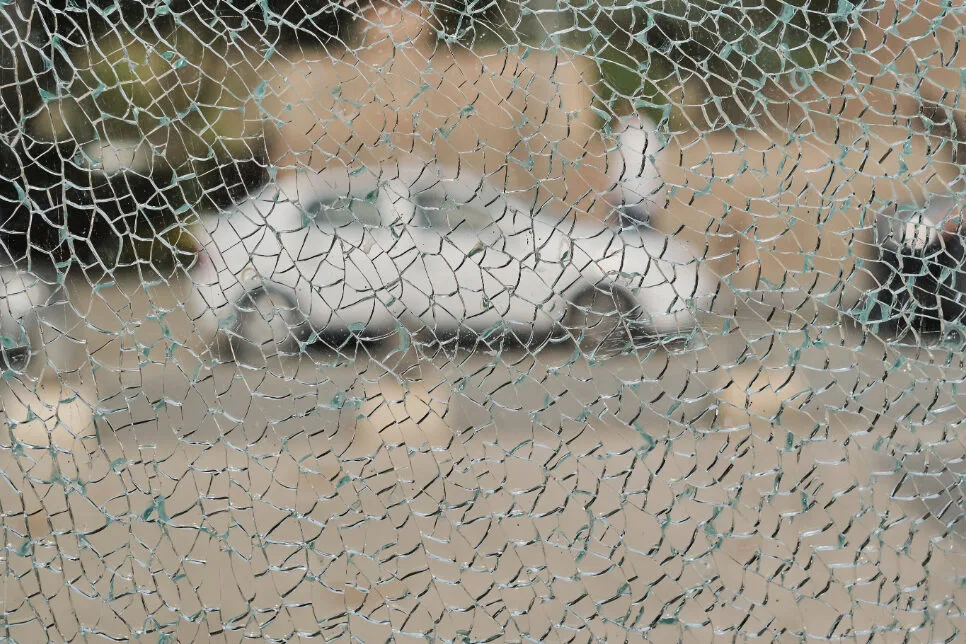 Laminated Auto Glass vs Tempered Auto Glass: When Each Is Used and Why